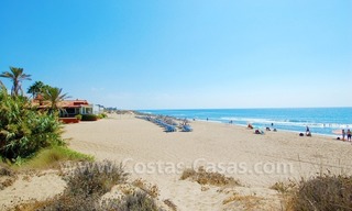 Apartamento en complejo en primera línea de playa a la venta en Marbella 0
