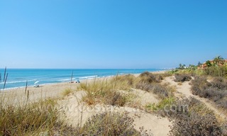 Apartamento en complejo en primera línea de playa a la venta en Marbella 2