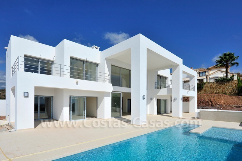 Exclusiva villa de estilo contemporáneo a la venta en la zona de Marbella - Benahavis