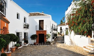 Exclusivo apartamento en venta, pueblo andaluz, en el corazon de La Milla de Oro, entre Marbella y Puerto Banus 1