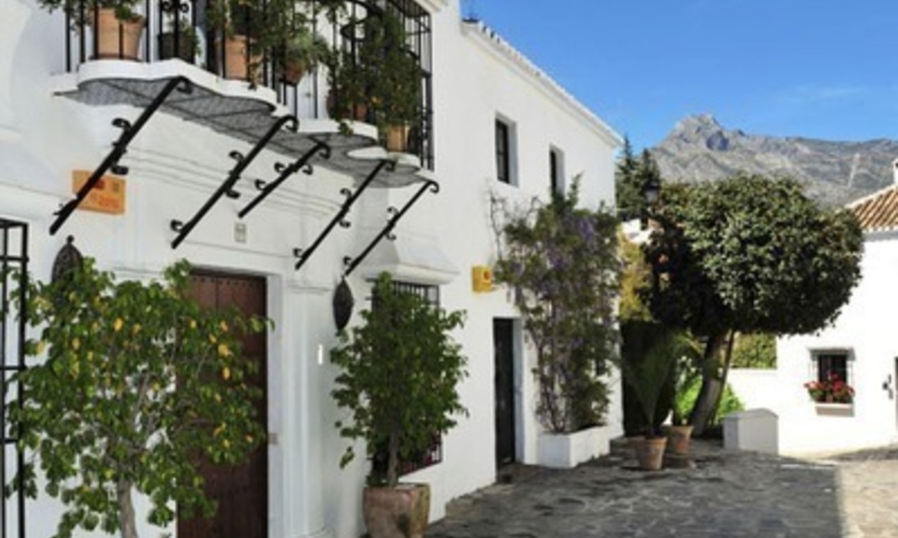 Exclusivo apartamento en venta, pueblo andaluz, en el corazon de La Milla de Oro, entre Marbella y Puerto Banus 13