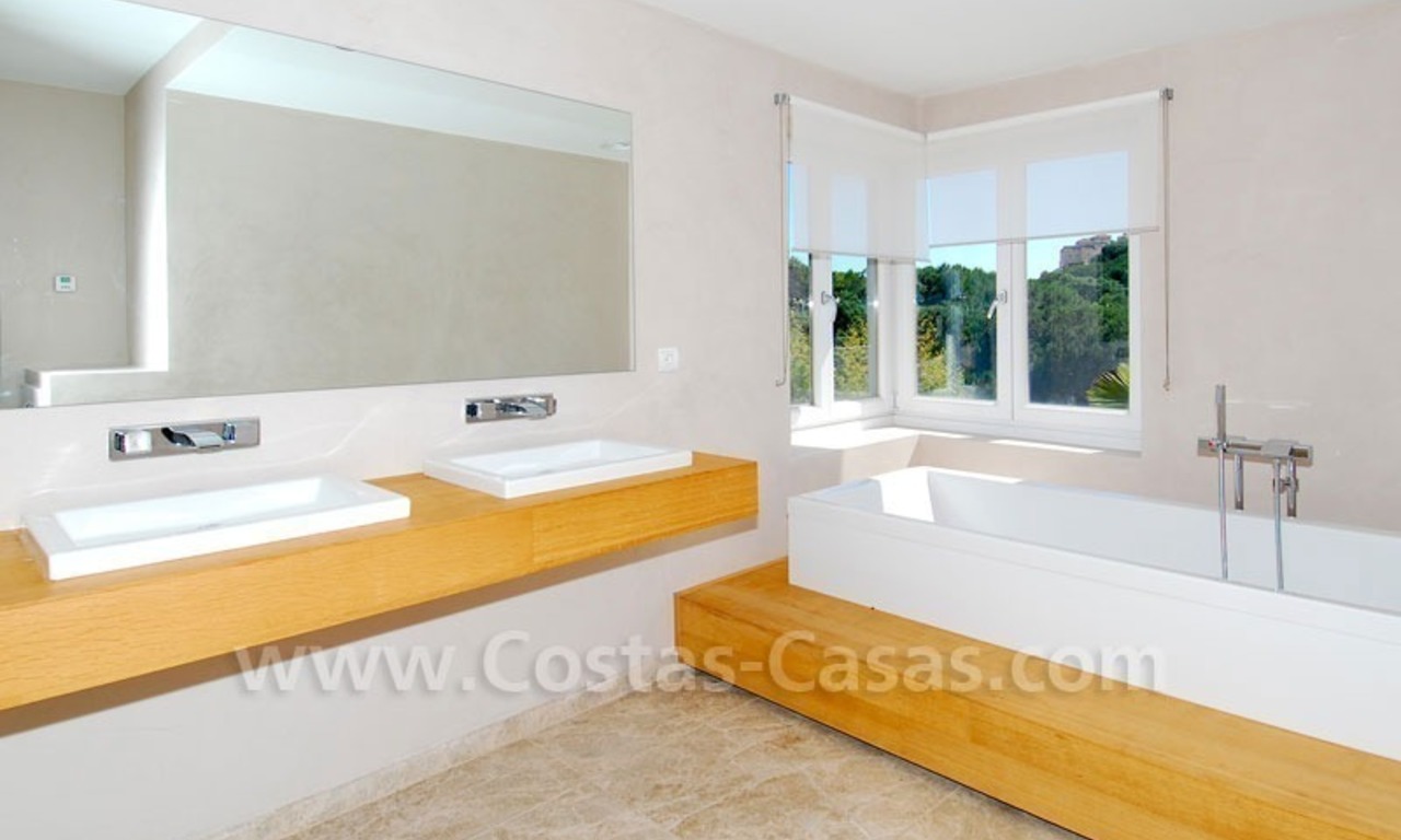 Villa moderna recién construida en venta en Elviria, Marbella Este 12