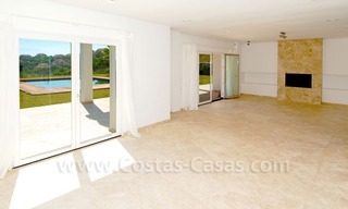 Villa moderna recién construida en venta en Elviria, Marbella Este 5
