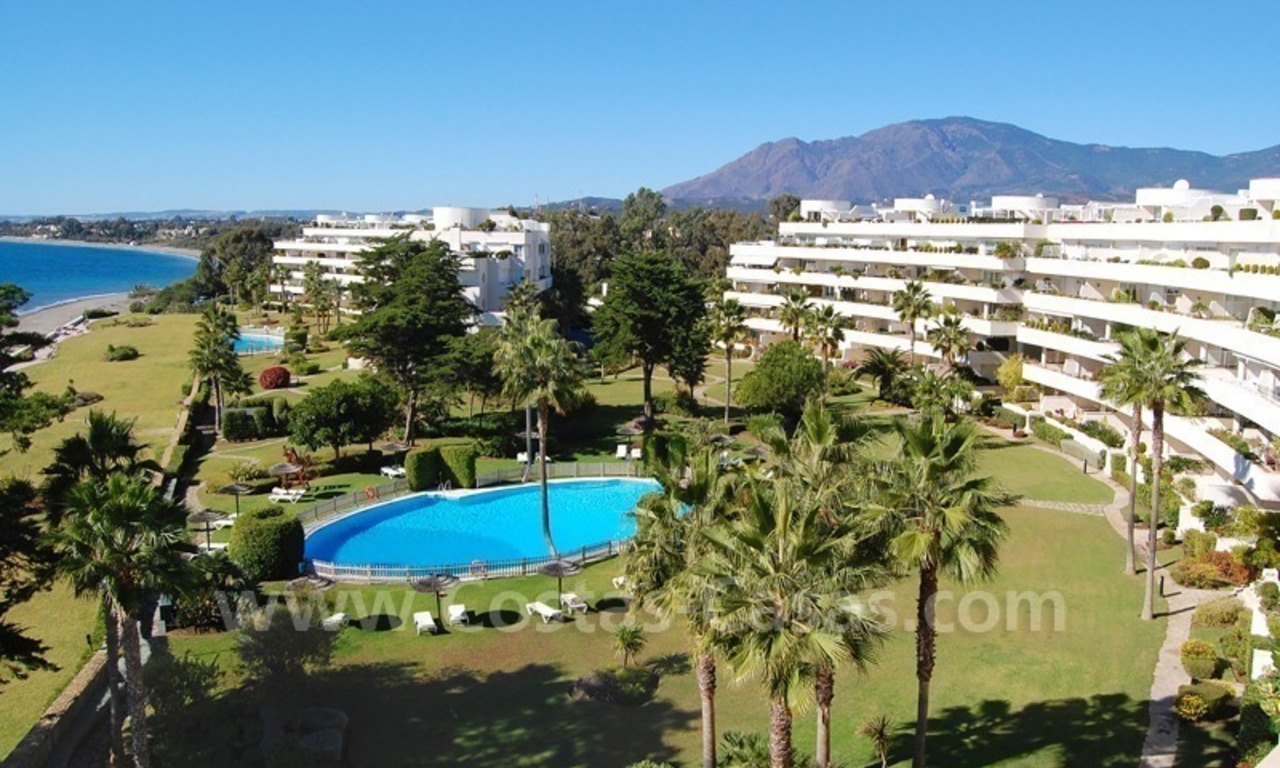 Apartamento en primera línea de playa a la venta en complejo situado en primera linea de mar en la Nueva Milla de Oro, Marbella - Estepona 2