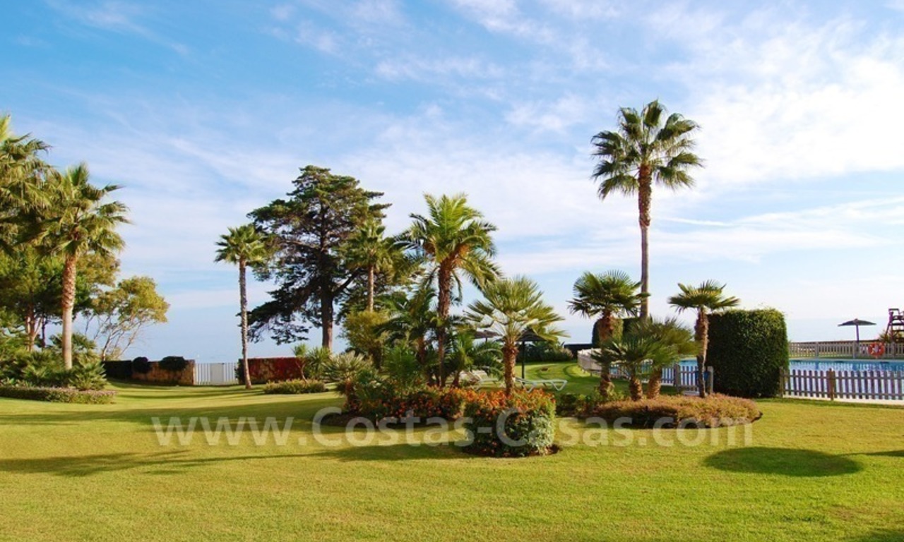Apartamento en primera línea de playa a la venta en complejo situado en primera linea de mar en la Nueva Milla de Oro, Marbella - Estepona 4