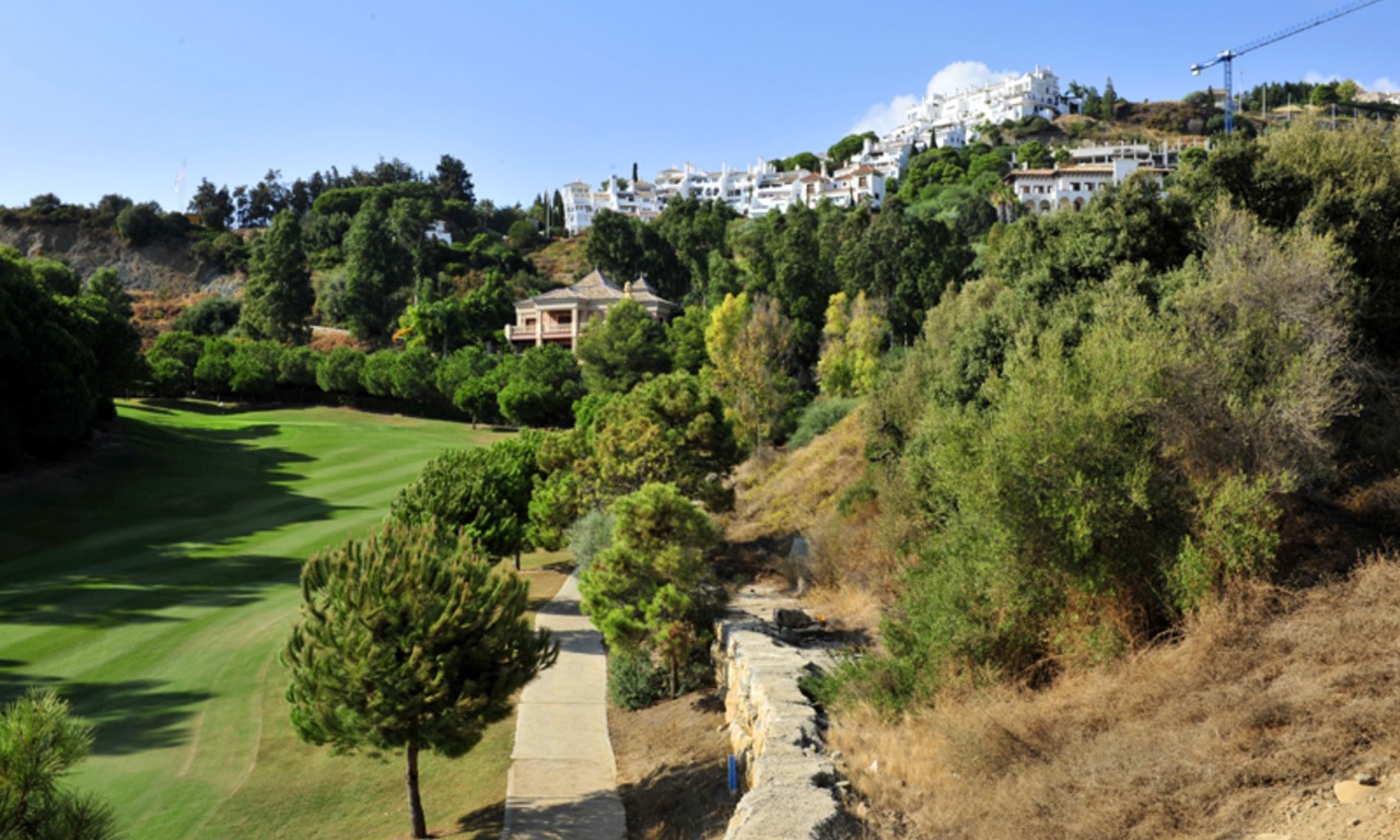 Parcela en primera línea de golf en La Quinta Golf Resort en Marbella - Benahavis 8