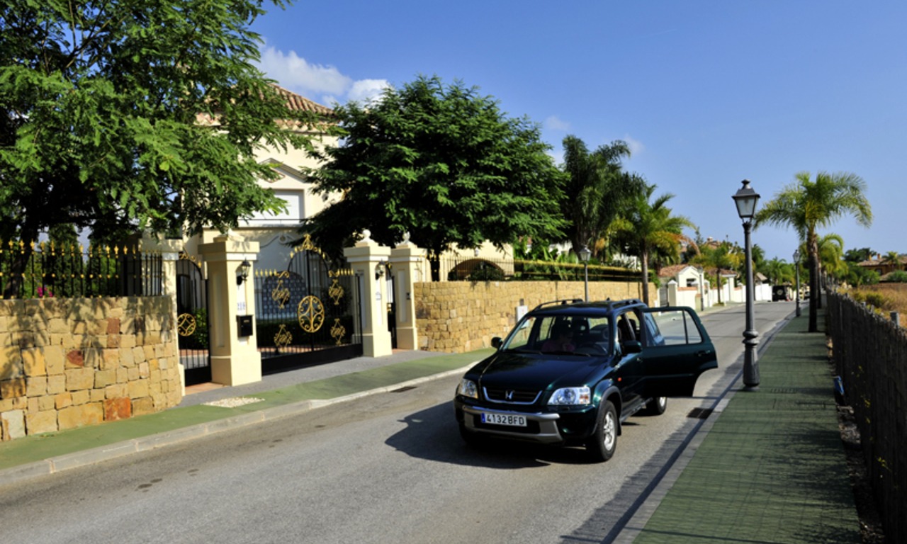 Parcela en primera línea de golf en La Quinta Golf Resort en Marbella - Benahavis 3