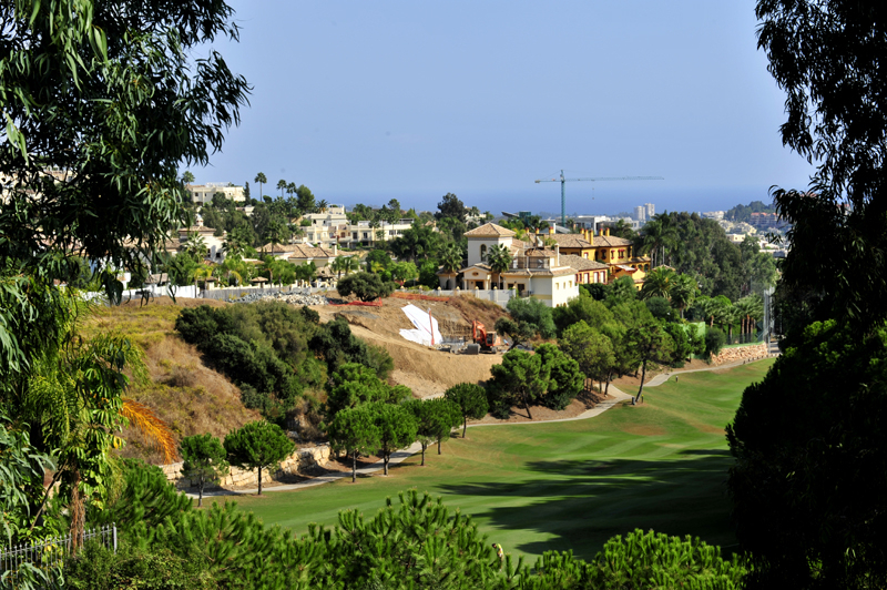 Parcela en primera línea de golf en La Quinta Golf Resort en Marbella - Benahavis