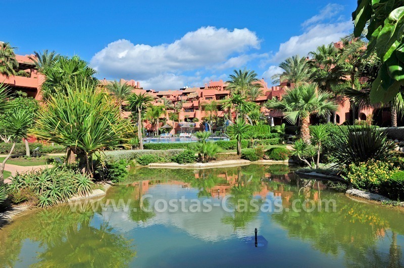 Apartamento de lujo a la venta en complejo exclusivo situado en primera línea de playa entre Marbella y Estepona centro 