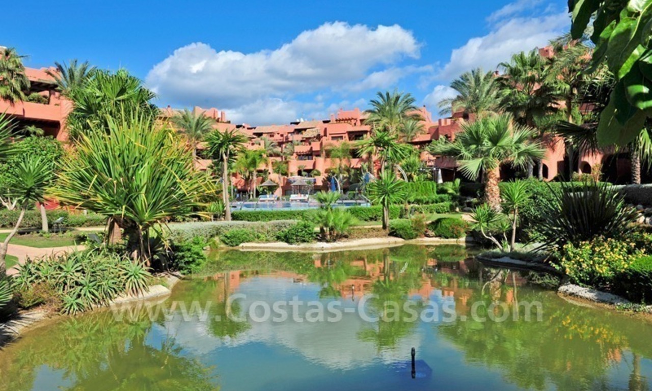 Apartamento de lujo a la venta en complejo exclusivo situado en primera línea de playa entre Marbella y Estepona centro 0