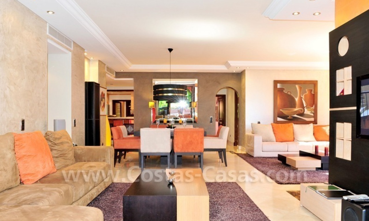 Apartamento de lujo a la venta en complejo exclusivo situado en primera línea de playa entre Marbella y Estepona centro 10