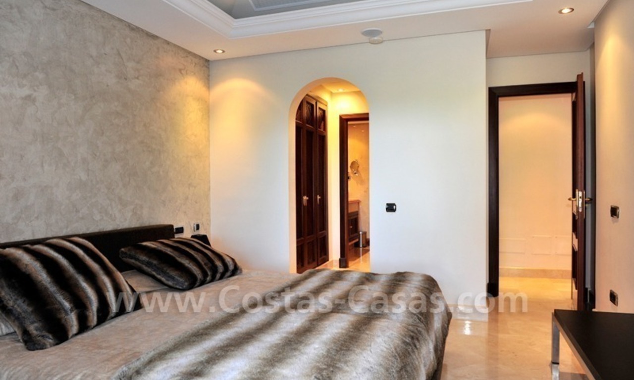 Apartamento de lujo a la venta en complejo exclusivo situado en primera línea de playa entre Marbella y Estepona centro 20