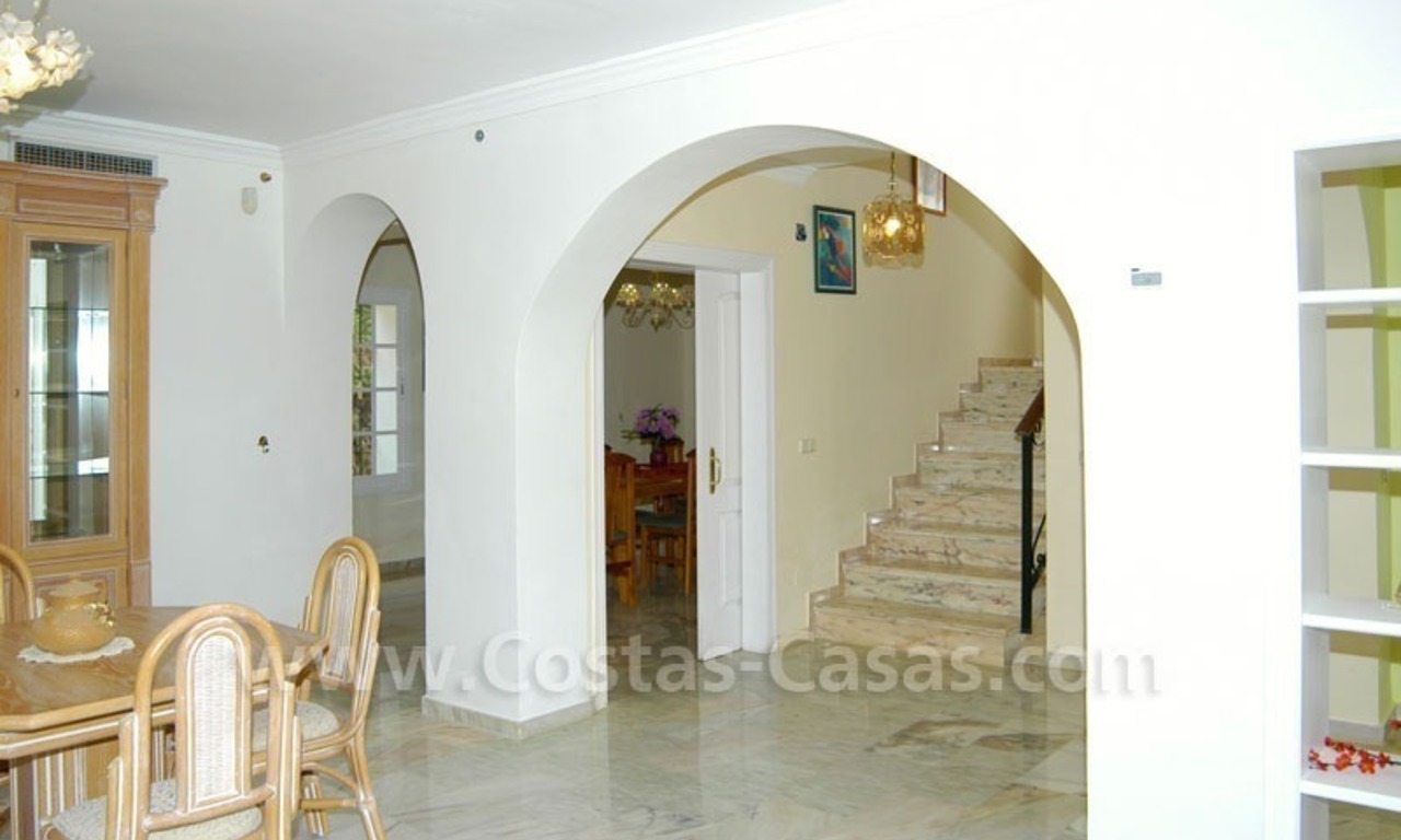 Ganga villa independiente de estilo andaluz a la venta en Marbella Oeste 14