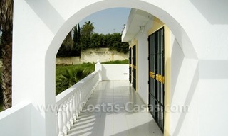 Ganga villa independiente de estilo andaluz a la venta en Marbella Oeste 12