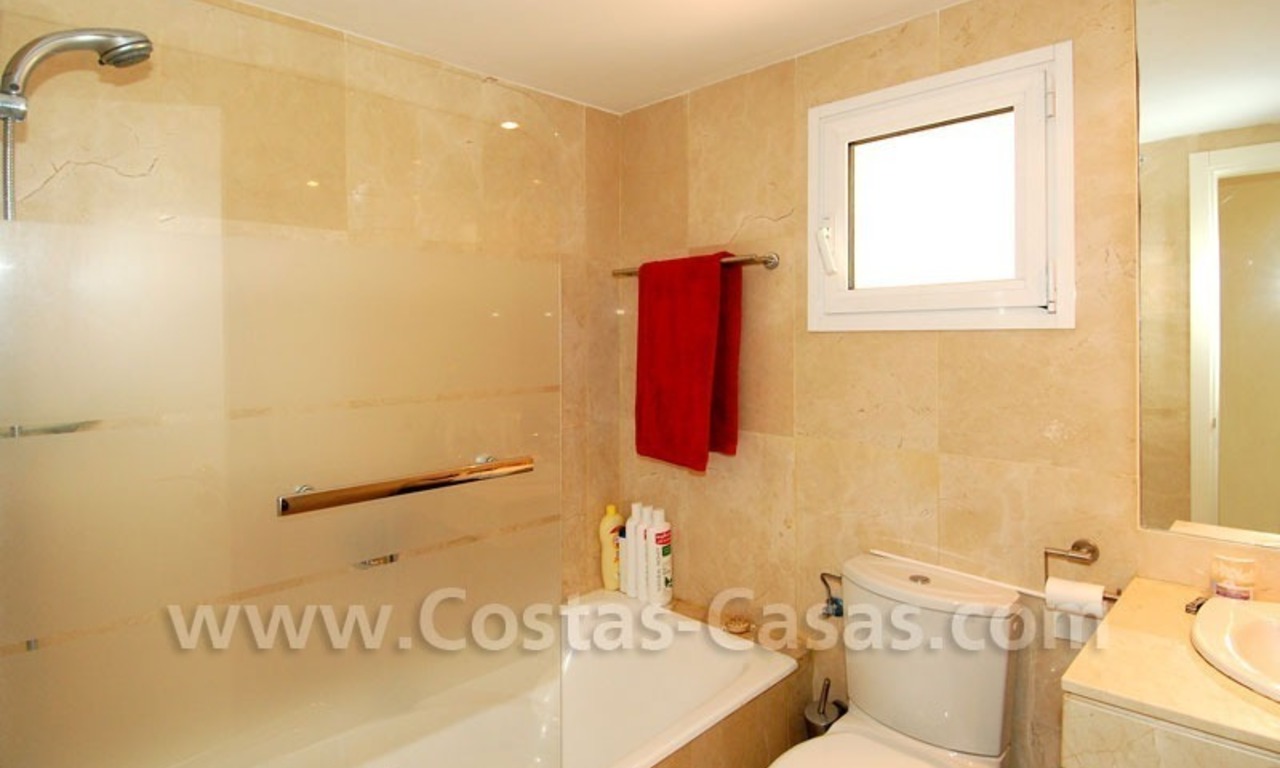Apartamento en primera línea de playa a la venta en complejo situado en primera linea de mar en la Nueva Milla de Oro, Marbella - Estepona 17