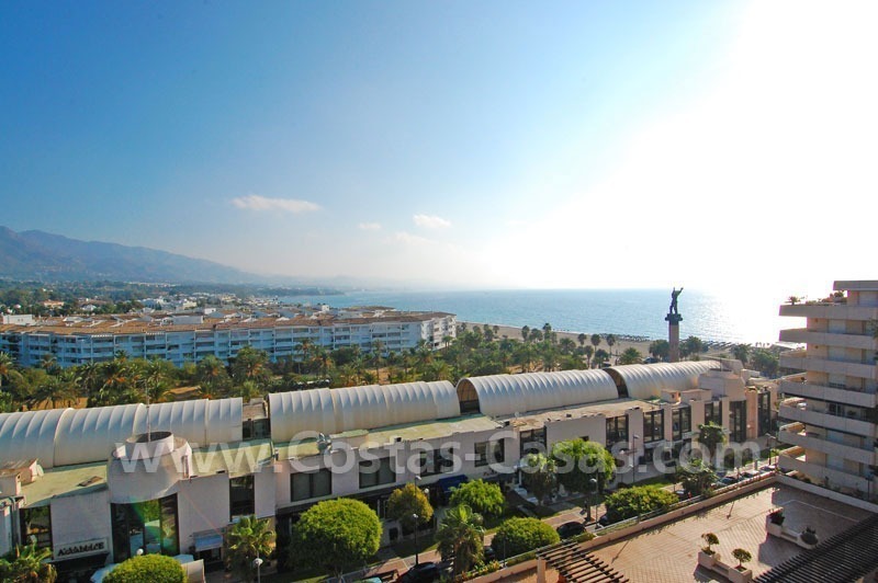 Apartamento ático para comprar en Puerto Banus – Marbella