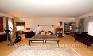 Villa en un gran parcela en venta en la Milla de Oro en Marbella 24