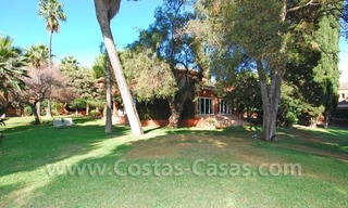 Villa en un gran parcela en venta en la Milla de Oro en Marbella 3