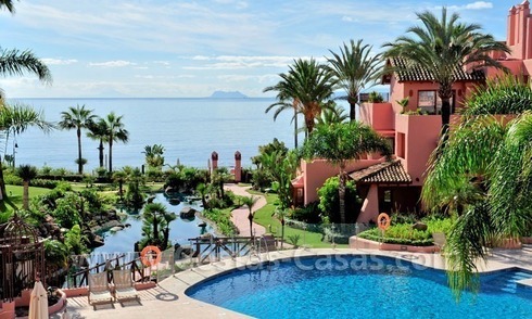 Ganga apartamento ático de lujo a la venta, complejo exclusive, primera línea de playa, La Milla de Oro, Marbella - Estepona 