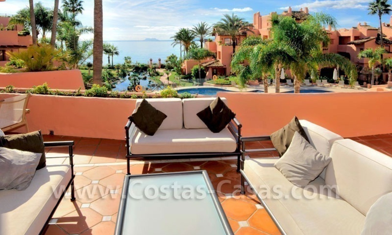 Ganga apartamento ático de lujo a la venta, complejo exclusive, primera línea de playa, La Milla de Oro, Marbella - Estepona 3