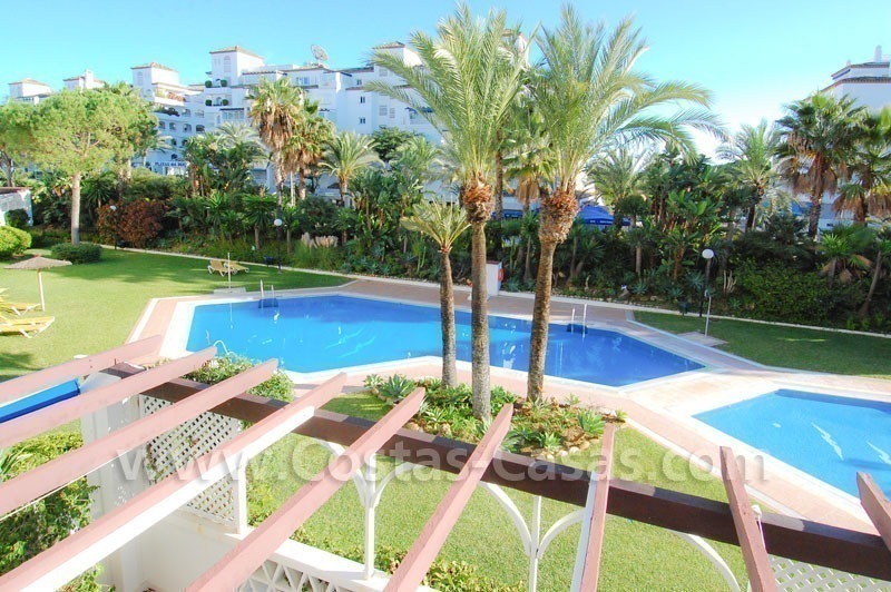 Apartamento situado en zona de playa a la venta en Puerto Banus – Marbella