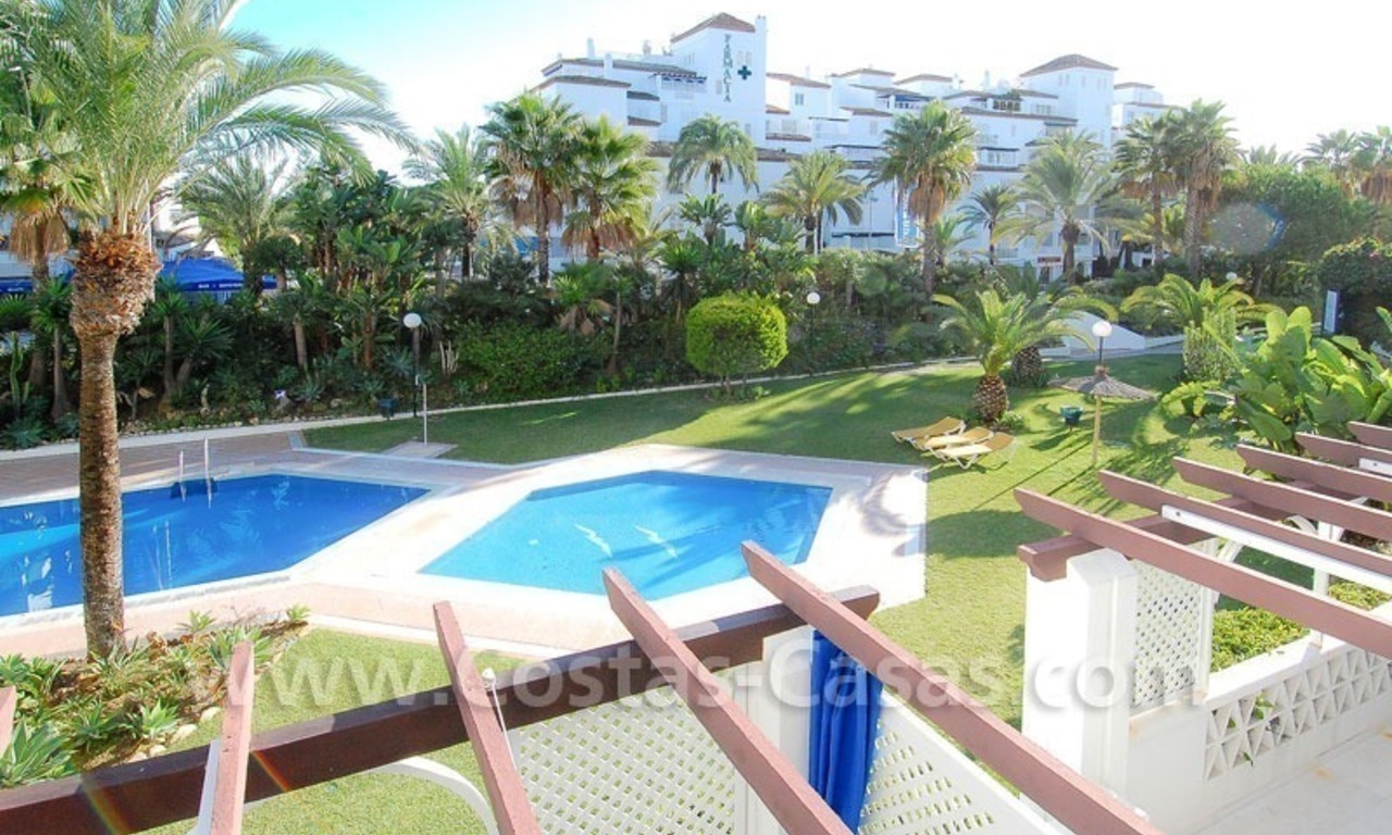Apartamento situado en zona de playa a la venta en Puerto Banus – Marbella 1