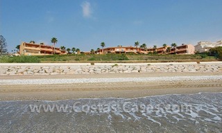 Casa en 1ª línea de playa a la venta, Complejo en 1ª línea de playa en Estepona, Costa del Sol 2