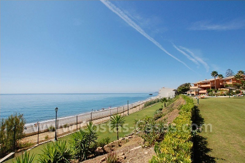 Casa en 1ª línea de playa a la venta, Complejo en 1ª línea de playa en Estepona, Costa del Sol