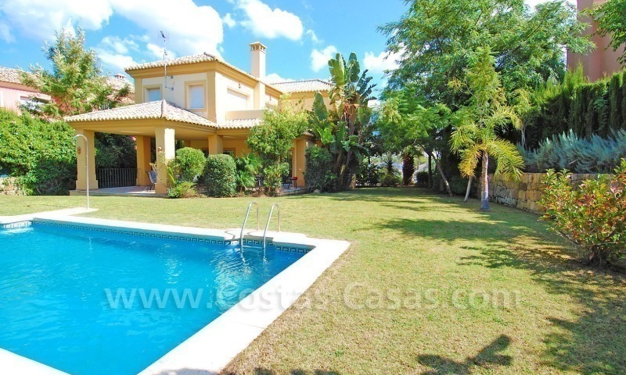 Acogedora villa de estilo andaluz para comprar en Nueva Andalucía - Marbella 1