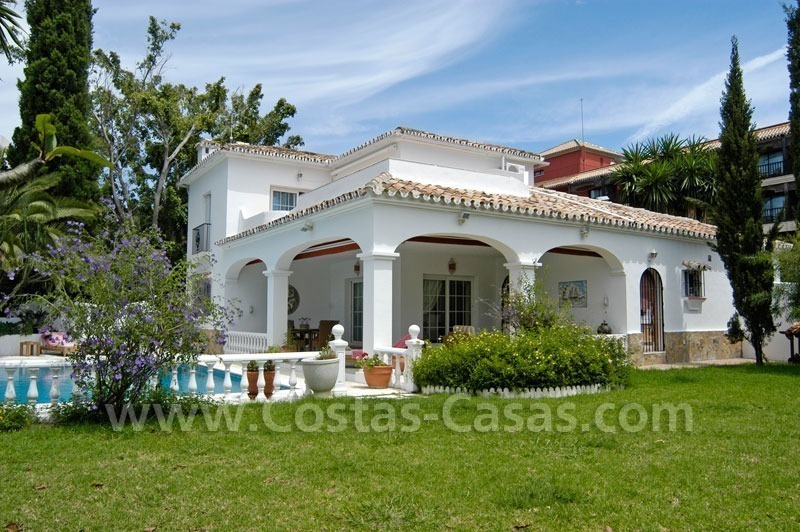 Villa en primera línea de golf para comprar en San Pedro – Marbella