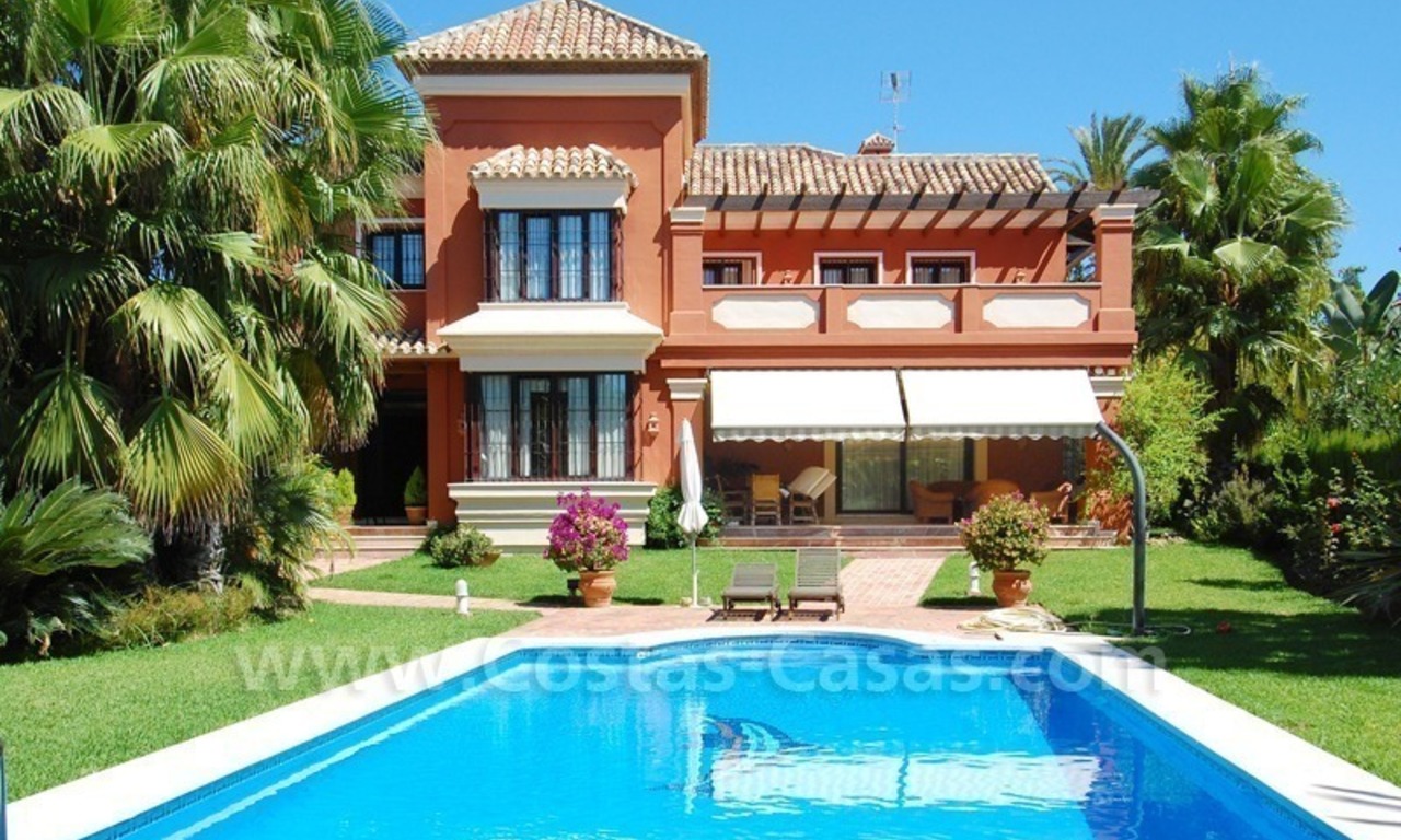 Villa de estilo español moderno a la venta en este de Marbella 1