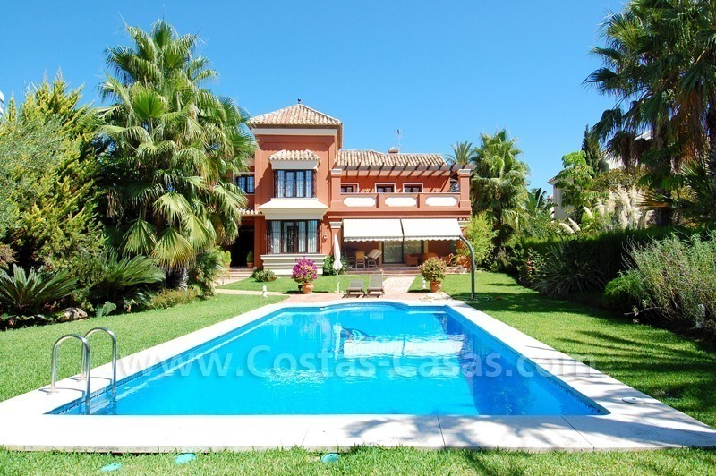 Villa de estilo español moderno a la venta en este de Marbella