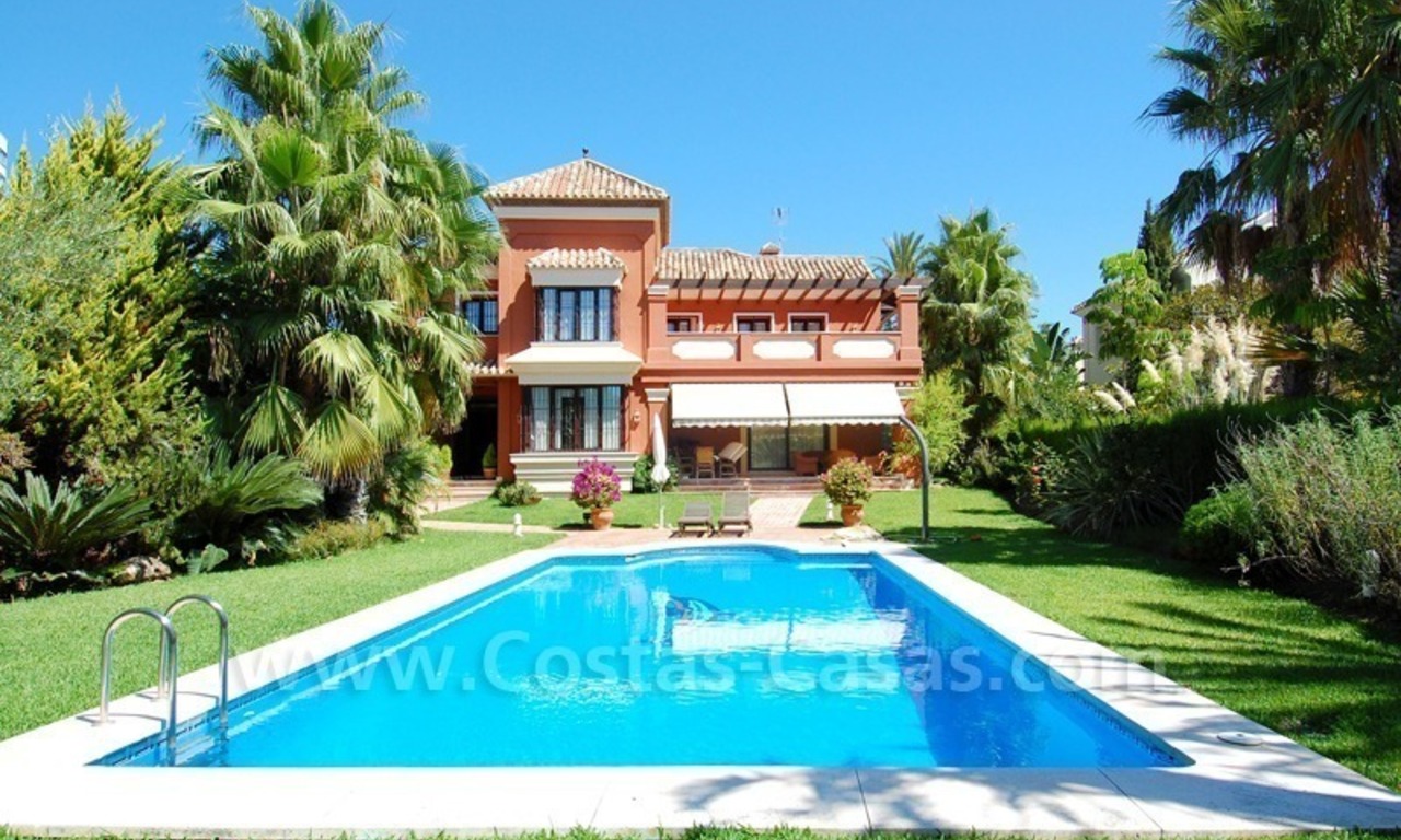 Villa de estilo español moderno a la venta en este de Marbella 0