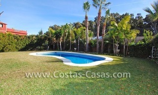 Ganga! Villa de estilo andaluz cerca de la playa a la venta en Marbella 3