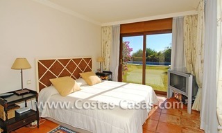 Ganga! Villa independiente de estilo andaluz para comprar en complejo de golf en la Nueva Milla de Oro, Marbella, Benahavis, Estepona 15