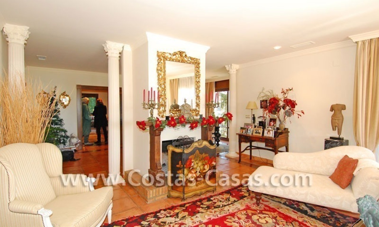 Ganga! Villa independiente de estilo andaluz para comprar en complejo de golf en la Nueva Milla de Oro, Marbella, Benahavis, Estepona 5