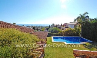 Ganga! Villa independiente de estilo andaluz para comprar en complejo de golf en la Nueva Milla de Oro, Marbella, Benahavis, Estepona 2