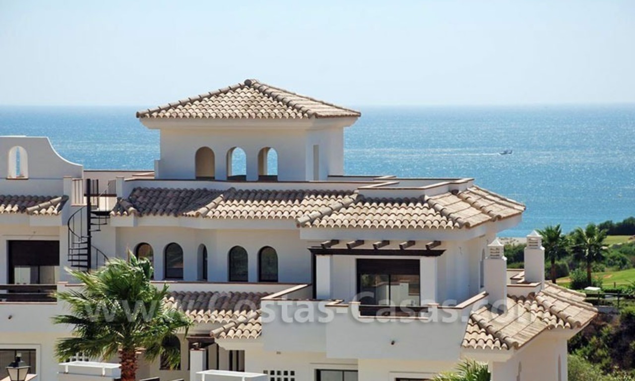 Ganga! Apartamentos de lujo en primera línea de golf y primera línea de playa a la venta en la Costa del Sol 6