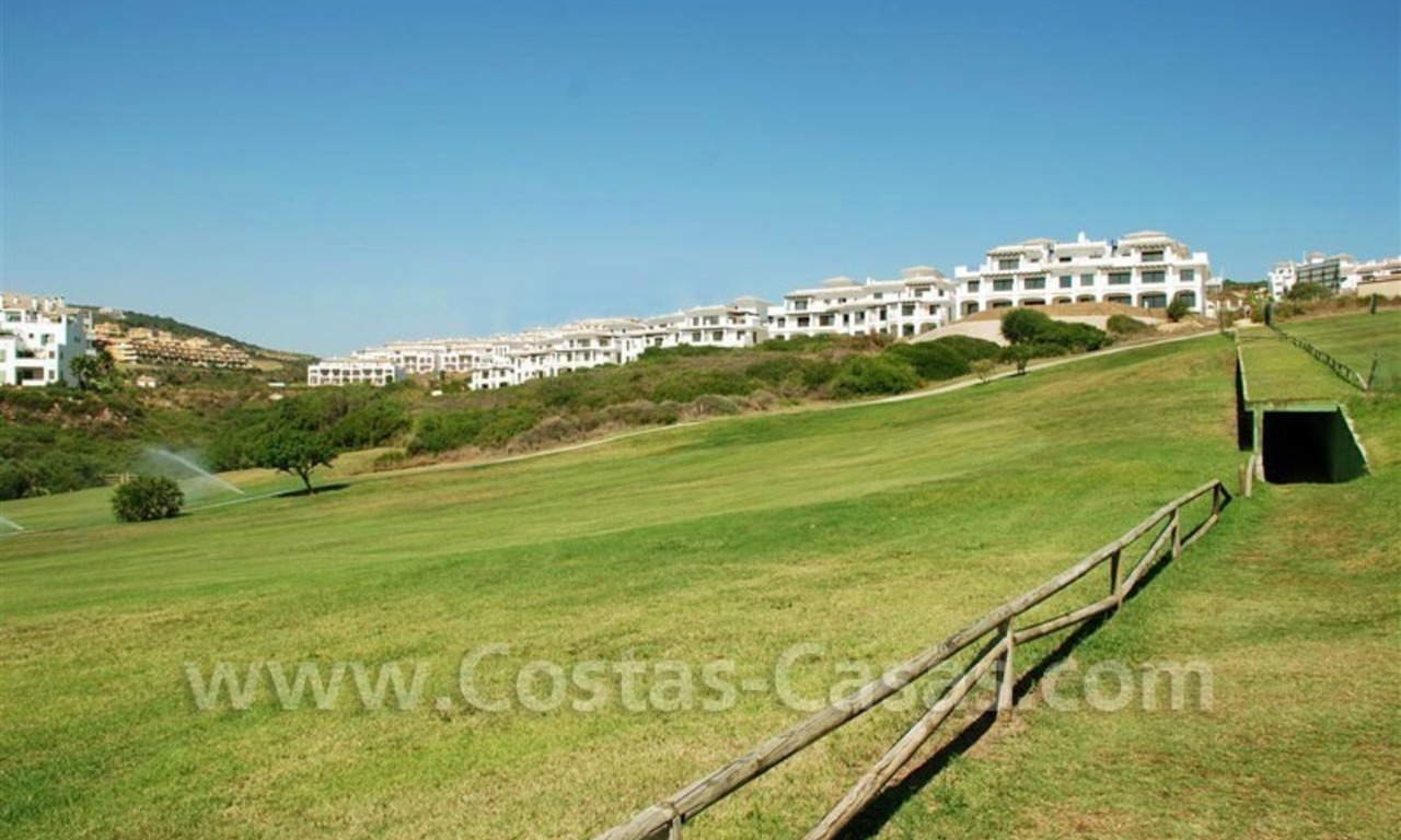 Ganga! Apartamentos de lujo en primera línea de golf y primera línea de playa a la venta en la Costa del Sol 11