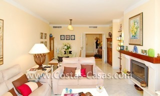 Ganga! Apartamento para comprar en complejo en primera línea de playa en Marbella 2