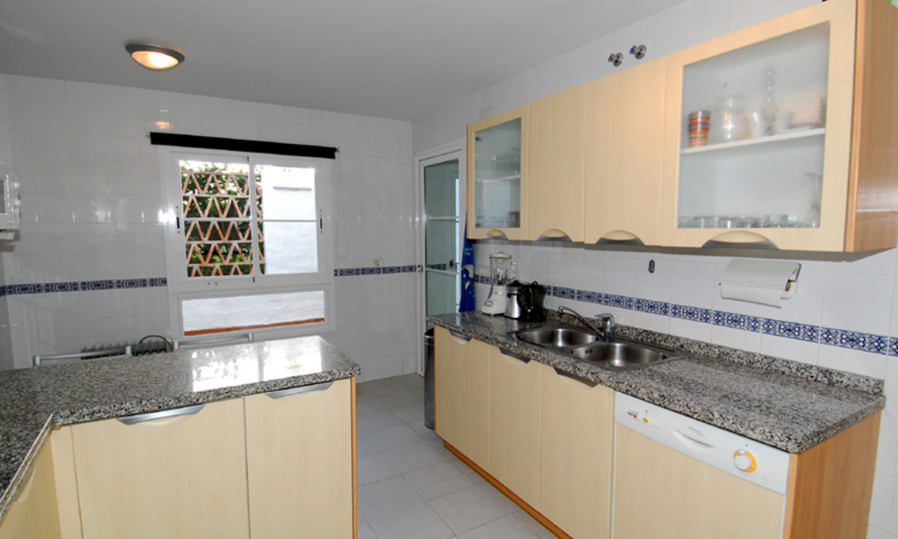 Apartamento en planta baja a la venta en complejo situado en primera línea de playa en Marbella 5