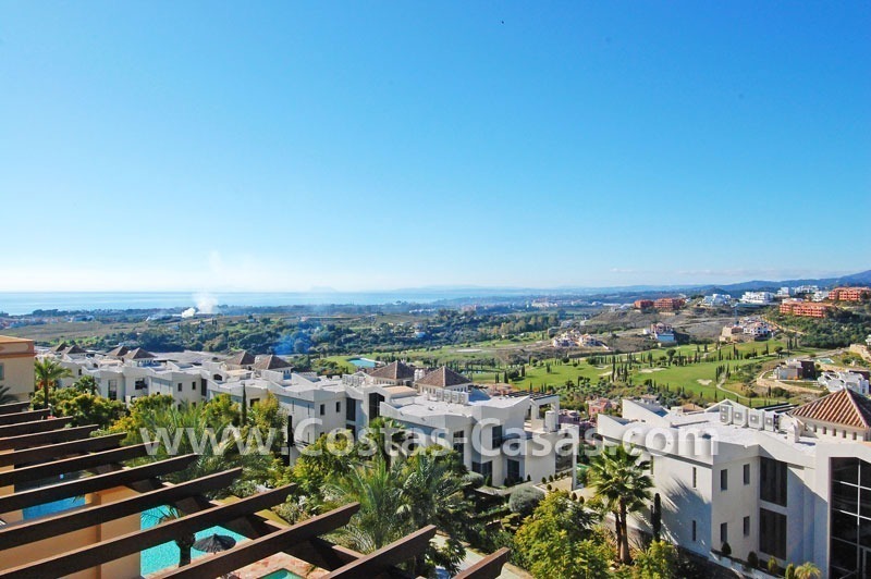 Apartamento de golf duplex de lujo a la venta situado en complejo de golf, Benahavis - Marbella