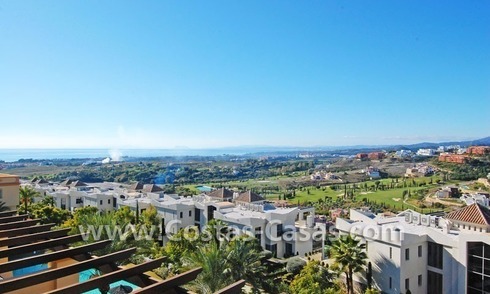 Apartamento de golf duplex de lujo a la venta situado en complejo de golf, Benahavis - Marbella 