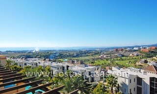 Apartamento de golf duplex de lujo a la venta situado en complejo de golf, Benahavis - Marbella 0