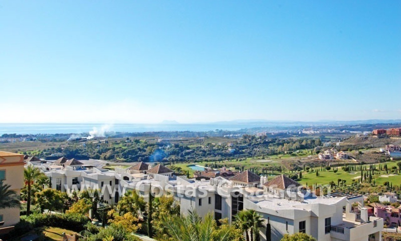 Apartamento de golf duplex de lujo a la venta situado en complejo de golf, Benahavis - Marbella 1