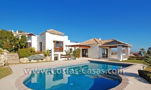 Acogedora villa de lujo para comprar en complejo completamente cerrado, Benahavis – Estepona - Marbella 