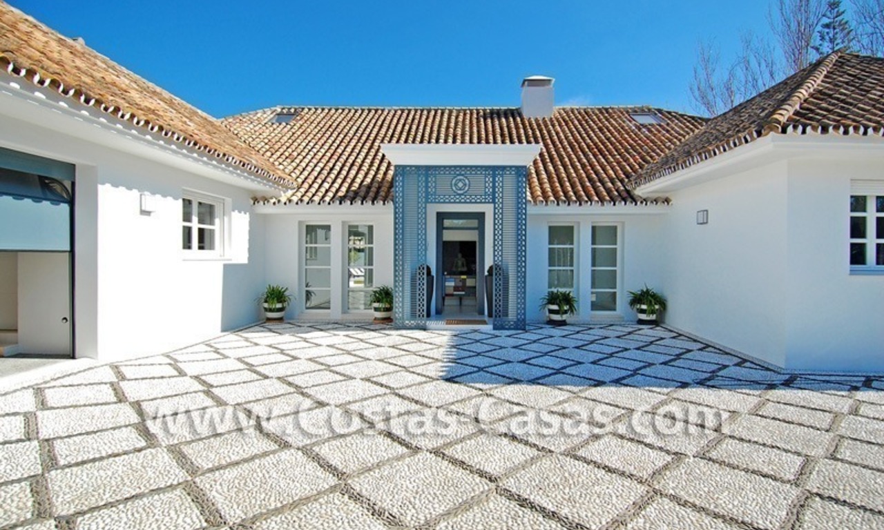 Villa de estilo moderno andaluz completamente renovada cerca de la playa a la venta en Marbella 12