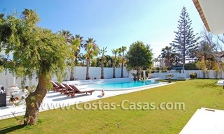 Villa de estilo moderno andaluz completamente renovada cerca de la playa a la venta en Marbella 5