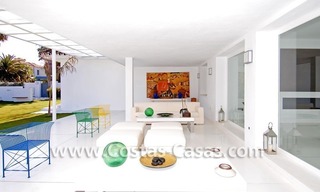Villa de estilo moderno andaluz completamente renovada cerca de la playa a la venta en Marbella 11