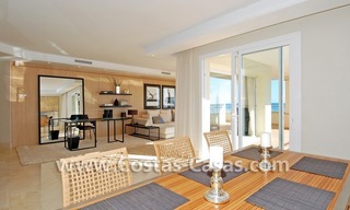 Apartamento de lujo, primera línea de playa, en venta en un complejo exclusivo frente al mar, Nueva Milla de Oro, Marbella - Estepona 11